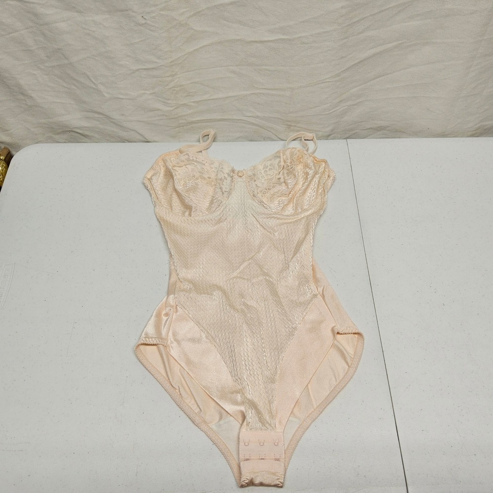 Vintage Flexees Lace Trim Full Body Shaper Bra Sz 38C Beige ILGWU USA Made Flaws